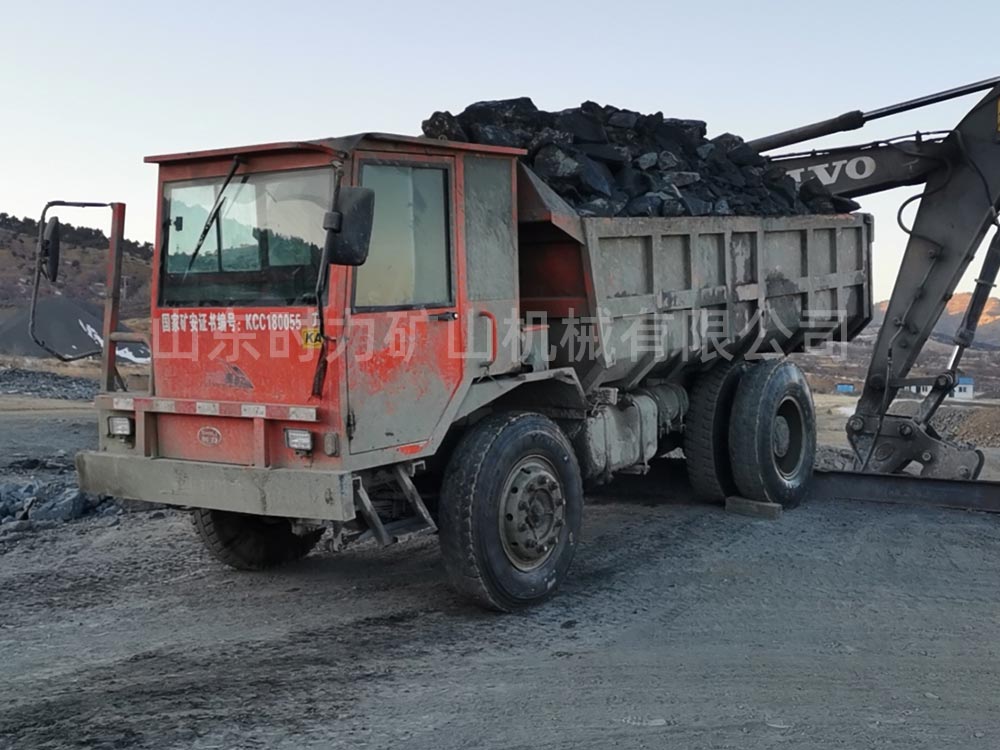 内蒙古12吨矿山运输车